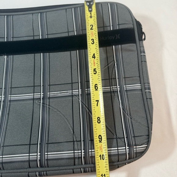 Hurley Gray and Black Plaid Laptop Bag - Picture 4 of 6